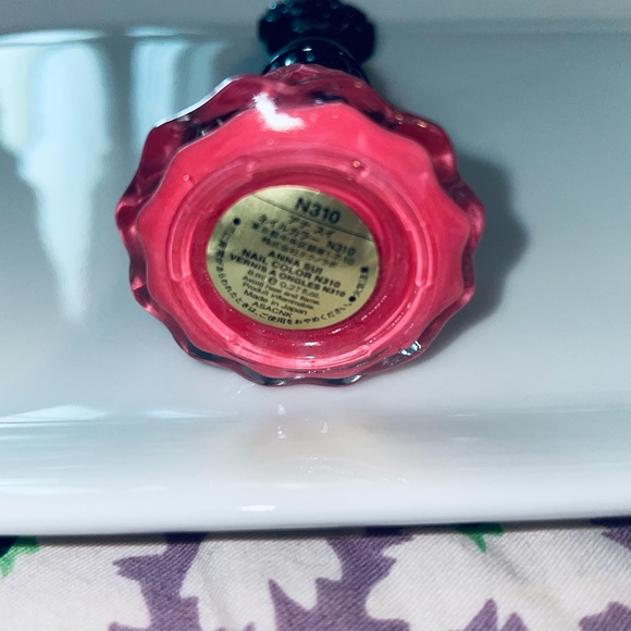Anna Sui Bells Ring Nail Plsh N310 - Picture 2 of 4